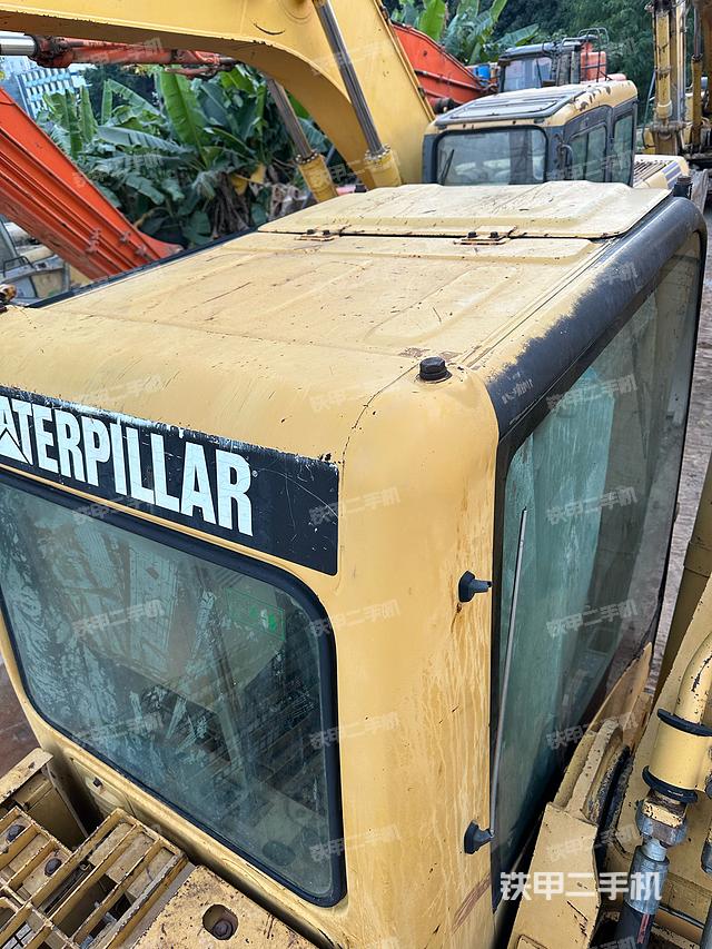 駕駛室頂部（整機外觀）