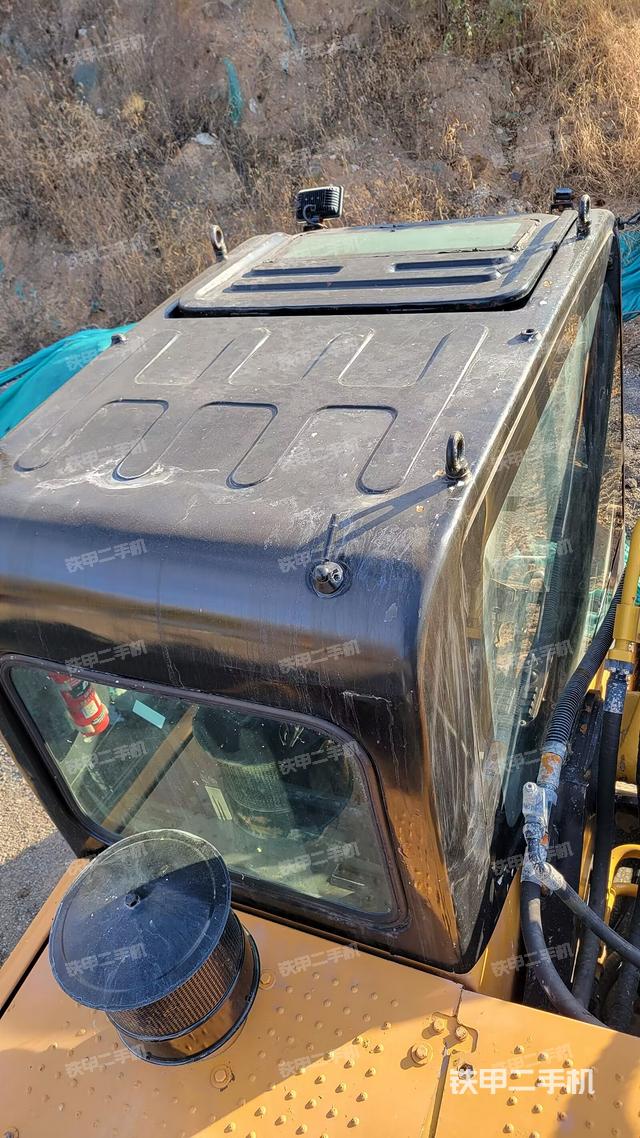 駕駛室頂部（整機外觀）