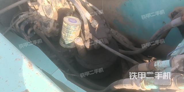 回轉(zhuǎn)馬達(dá)和主控閥(整機(jī)外觀) 回轉(zhuǎn)馬達(dá)和主控閥(整機(jī)外觀)