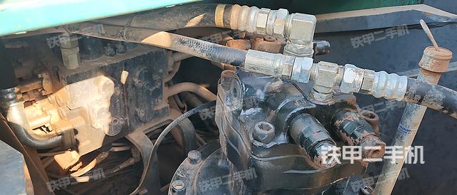 回轉馬達和主控閥（整機外觀）