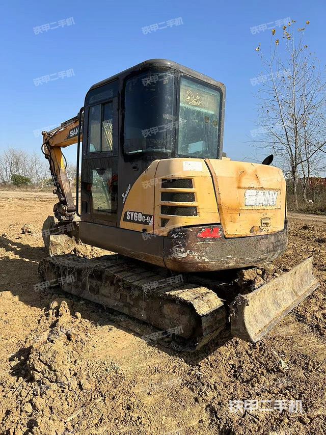 整機(jī)右后45°(整機(jī)外觀) 整機(jī)右后45°(整機(jī)外觀)