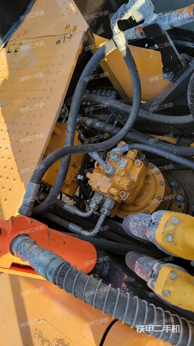 回轉(zhuǎn)馬達和主控閥（整機外觀）