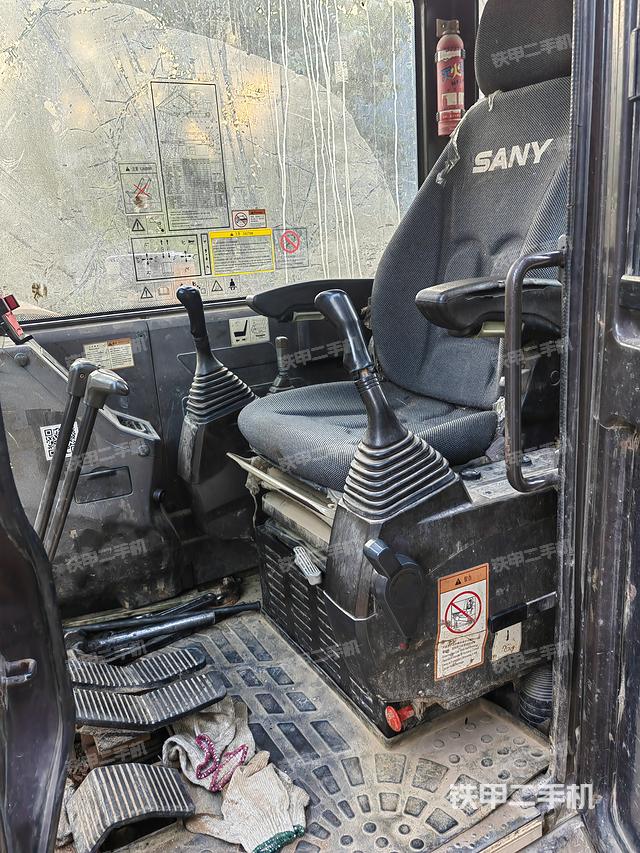 驾驶室整体（整机外观）