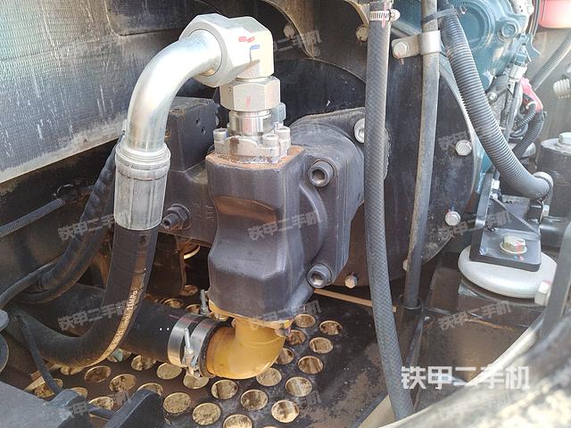 液壓泵艙室正面整體(整機(jī)外觀) 液壓泵艙室正面整體(整機(jī)外觀)