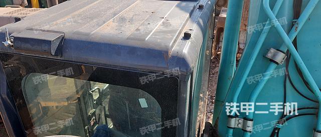 駕駛室頂部（整機外觀）