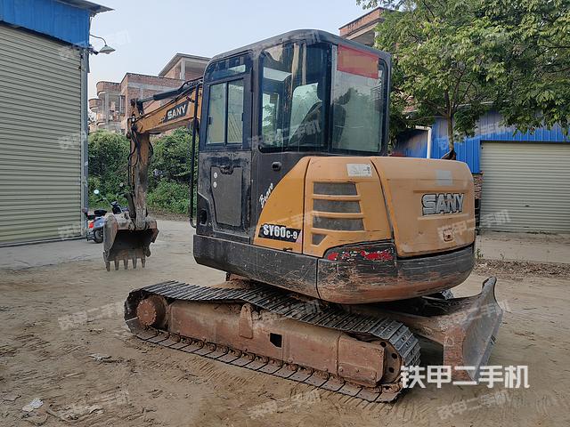 驾驶室顶部（整机外观）