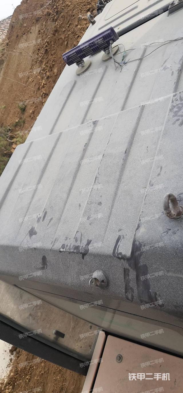 驾驶室顶部（整机外观）