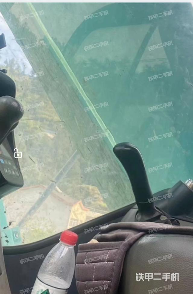 駕駛室整體(整機外觀) 駕駛室整體(整機外觀)