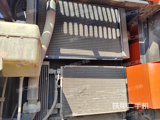 駕駛室整體(整機(jī)外觀) 駕駛室整體(整機(jī)外觀)