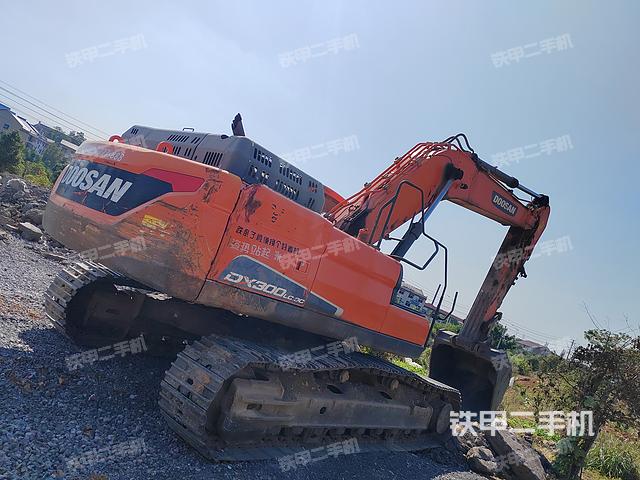 整機(jī)右后45°(整機(jī)外觀) 整機(jī)右后45°(整機(jī)外觀)