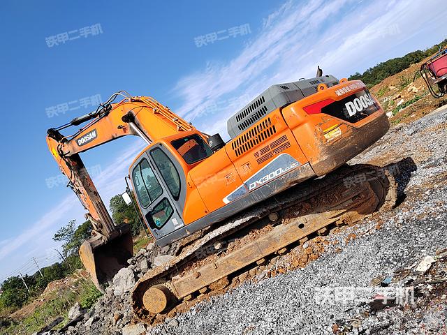 斗山DX300LC-9C挖掘機