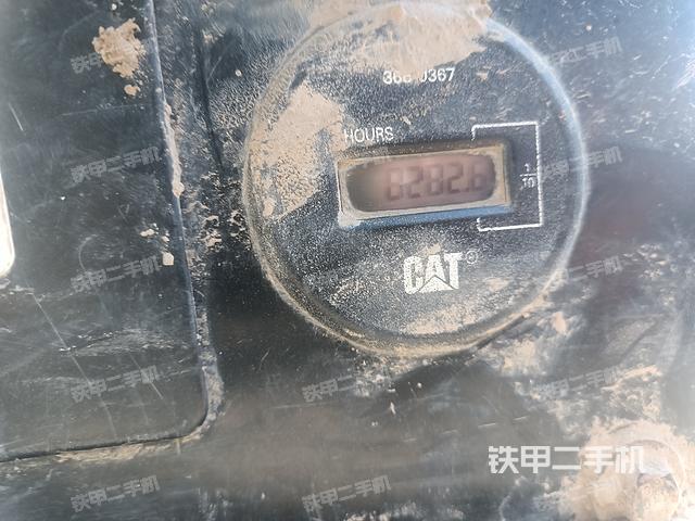 回轉(zhuǎn)馬達(dá)和主控閥（整機(jī)外觀）