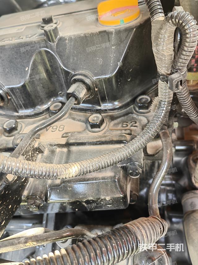 回轉(zhuǎn)馬達(dá)和主控閥（整機(jī)外觀）