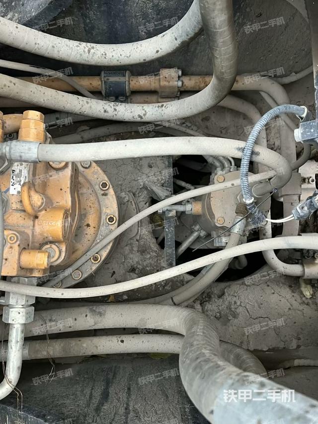 回轉(zhuǎn)馬達(dá)和主控閥(整機(jī)外觀) 回轉(zhuǎn)馬達(dá)和主控閥(整機(jī)外觀)