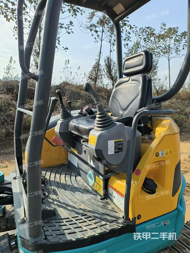 駕駛室整體（整機(jī)外觀）