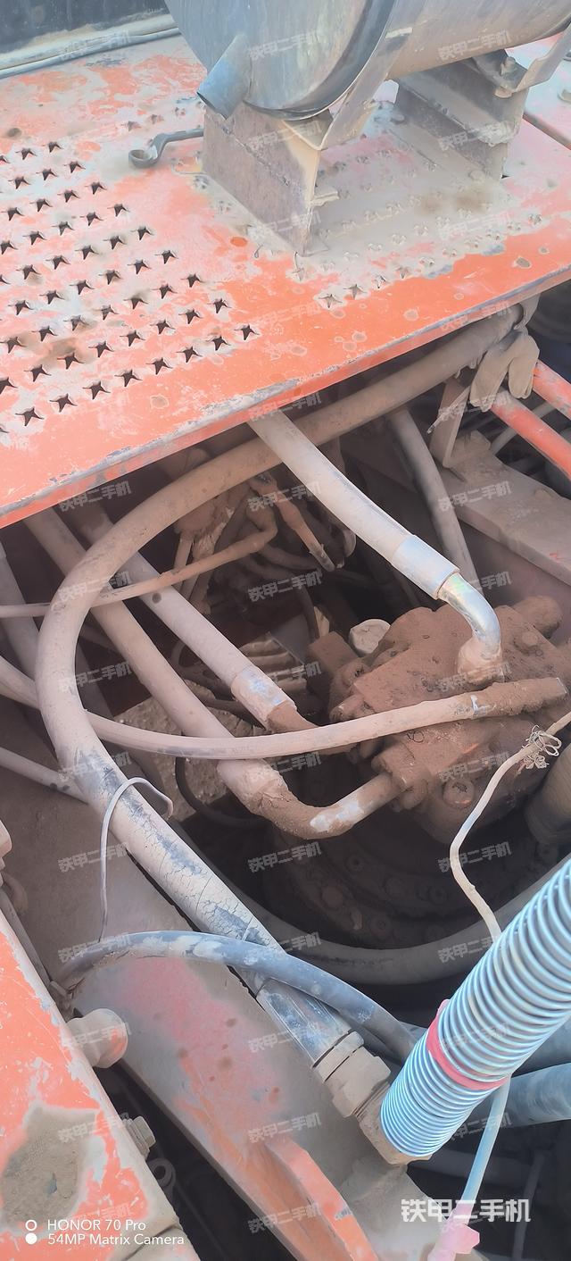 回转马达和主控阀（整机外观）