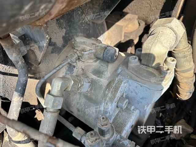 液壓泵艙室正面整體(整機(jī)外觀) 液壓泵艙室正面整體(整機(jī)外觀)