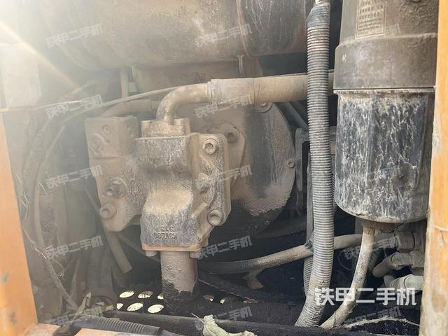 液壓泵艙室正面整體（整機(jī)外觀）