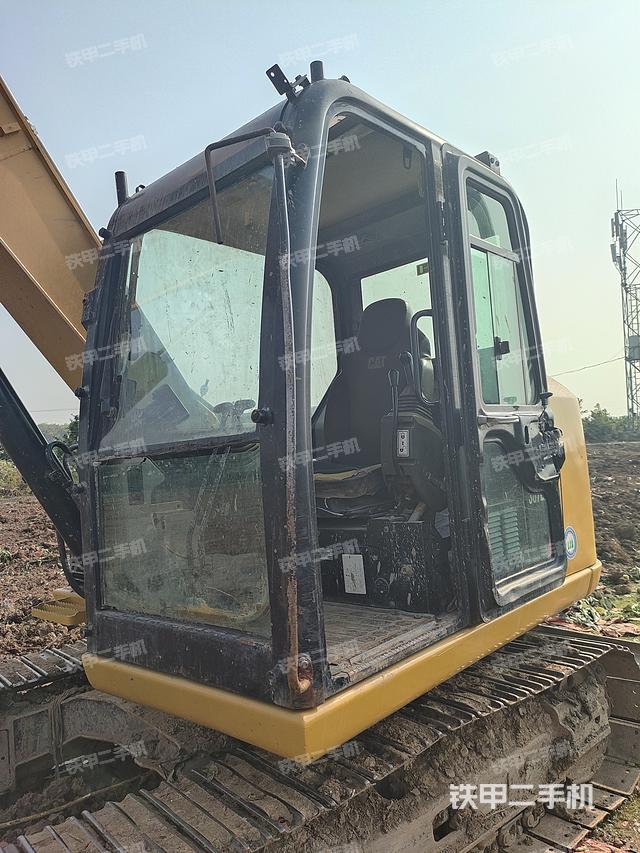 駕駛室整體（整機外觀）