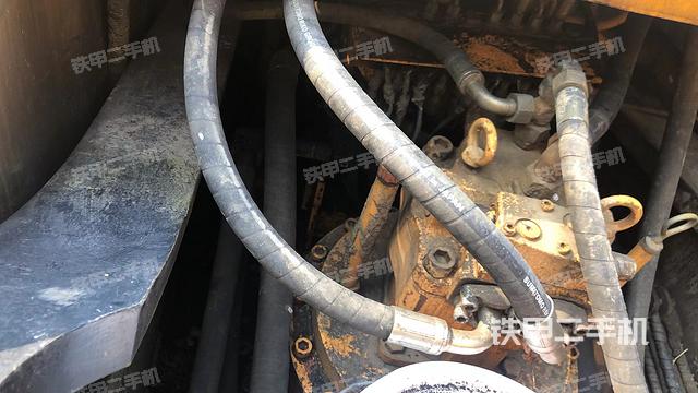 回转马达和主控阀（整机外观）