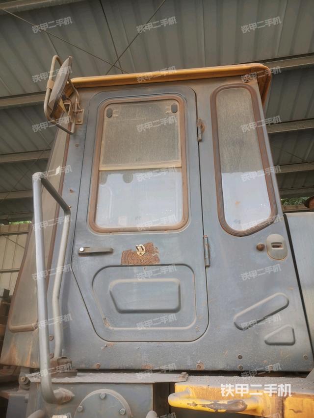 駕駛室正側(cè)（駕駛室部分）