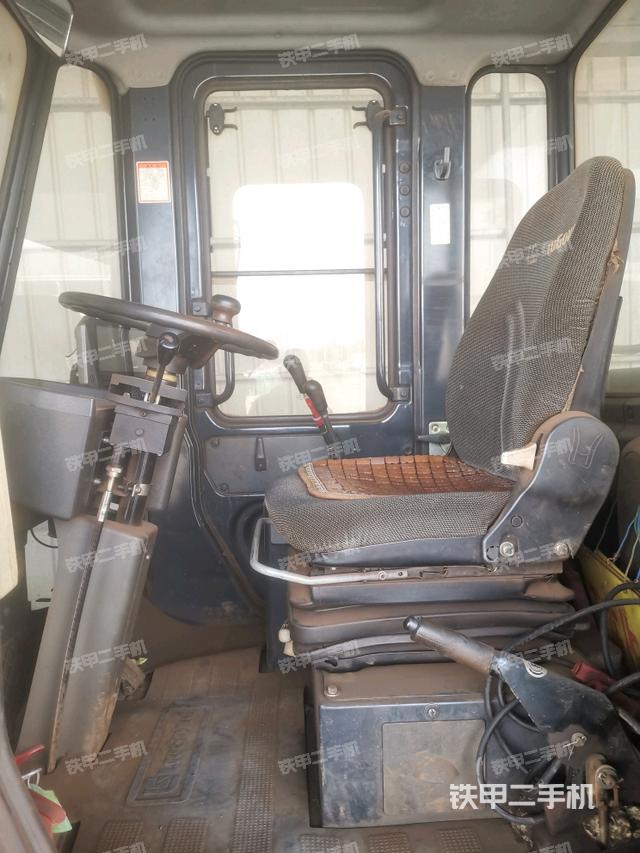 駕駛室內(nèi)部（駕駛室部分）