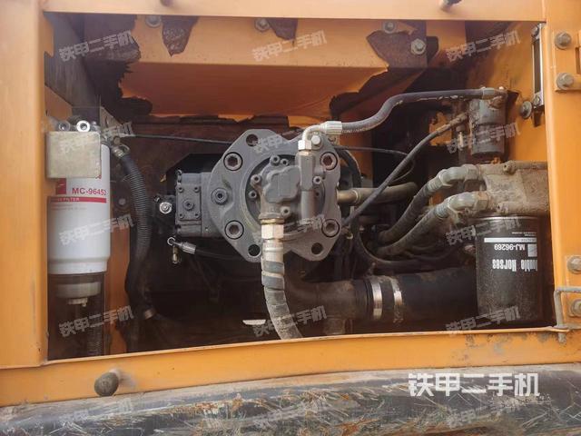 液壓泵艙室正面整體（整機(jī)外觀）