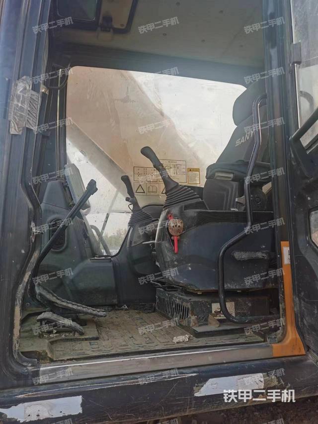 駕駛室整體（整機(jī)外觀）