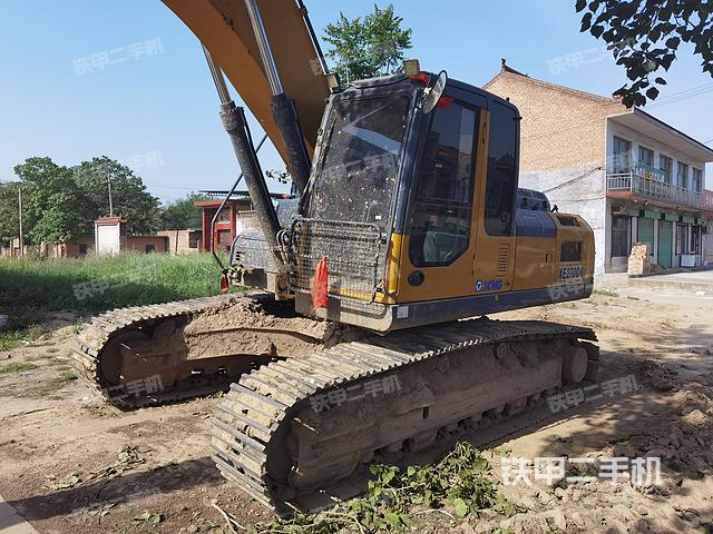 駕駛室整體(整機(jī)外觀) 駕駛室整體(整機(jī)外觀)