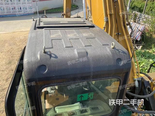 駕駛室頂部（整機外觀）