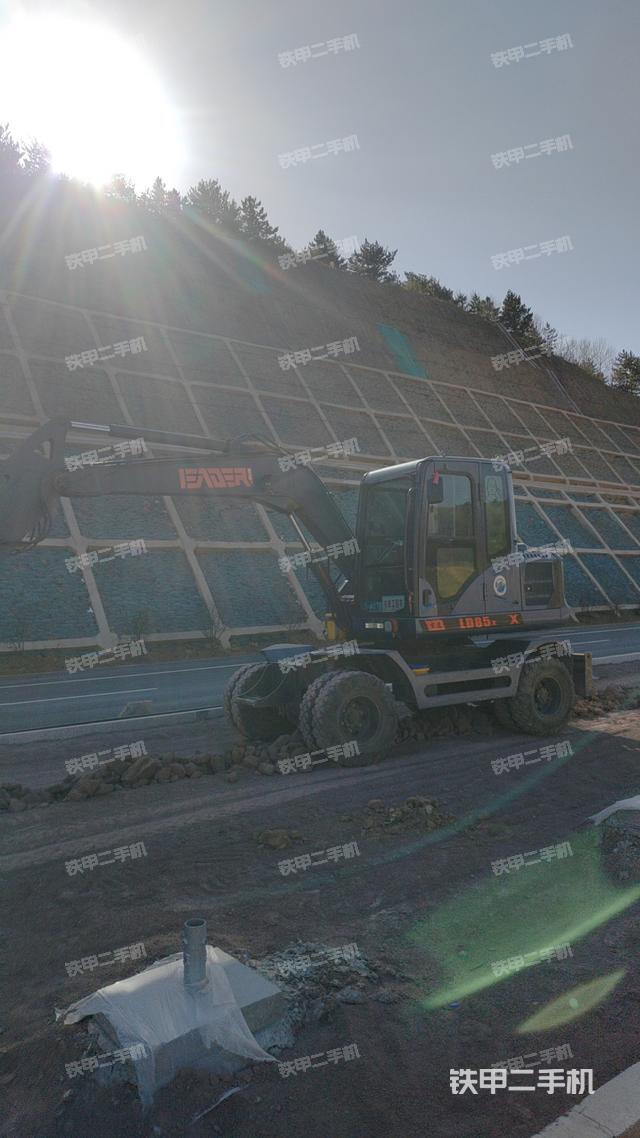 雷道機(jī)械LD85X 道挖掘機(jī)