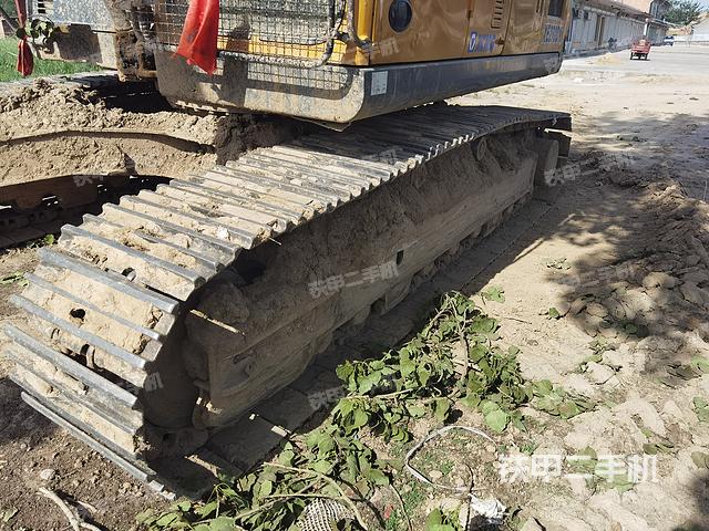 單側(cè)履帶整體(整機(jī)外觀) 單側(cè)履帶整體(整機(jī)外觀)