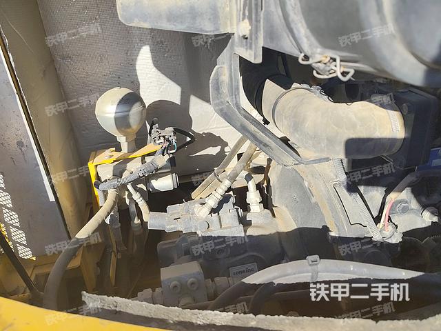 回转马达和主控阀（整机外观）