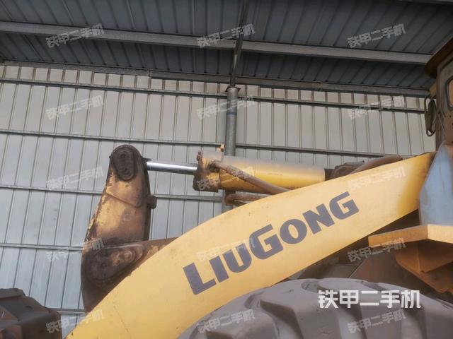 鏟斗油缸側(cè)面（工作裝置）