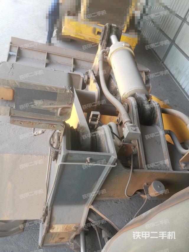 鏟斗油缸側(cè)面（工作裝置）