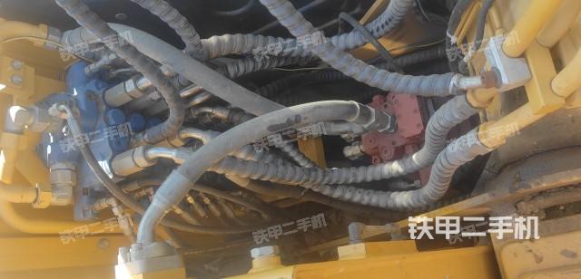 回转马达和主控阀（整机外观）