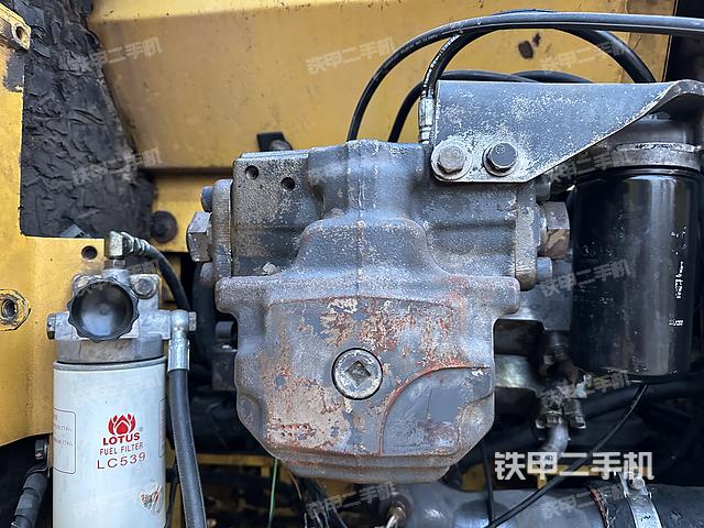 液壓泵艙室正面整體（整機(jī)外觀）