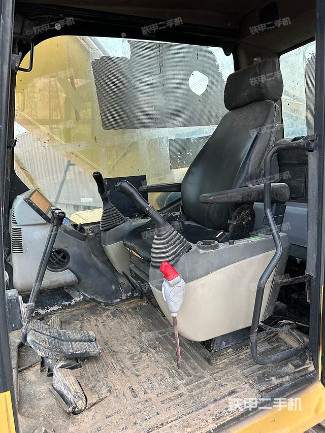 駕駛室整體（整機(jī)外觀）