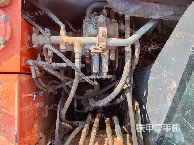 回转马达和主控阀（整机外观）