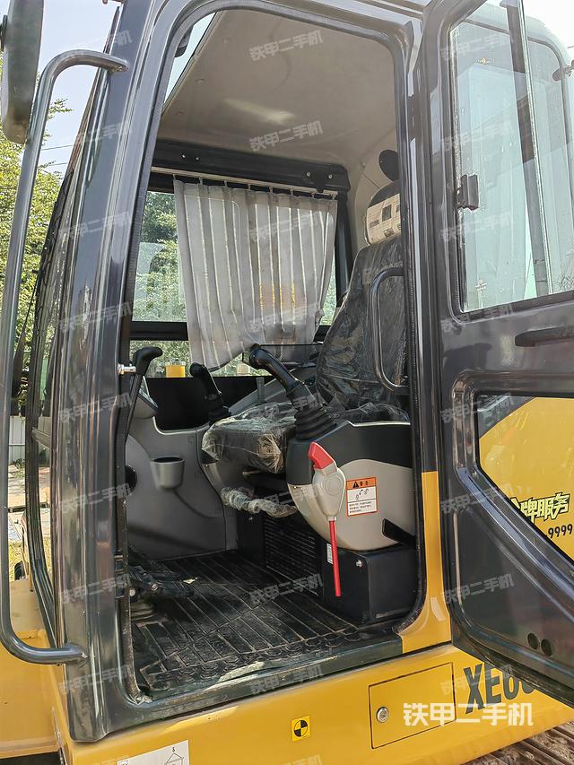 驾驶室整体（整机外观）