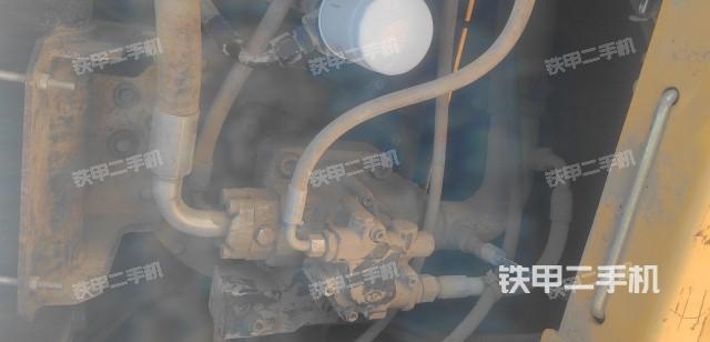 液压泵舱室正面整体（整机外观）