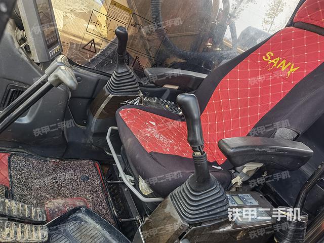 駕駛室整體（整機外觀）