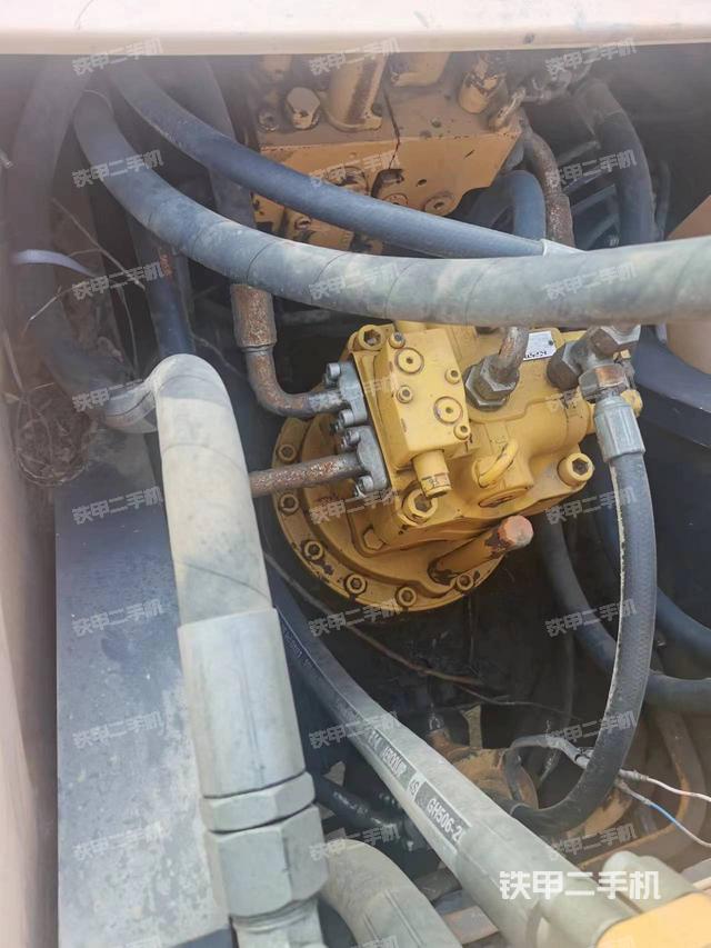 回轉(zhuǎn)馬達(dá)和主控閥（整機(jī)外觀）