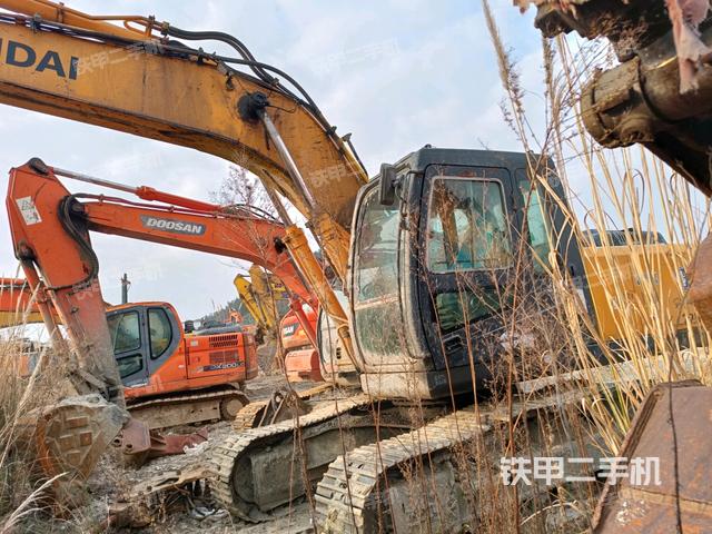 现代R215-7挖掘机