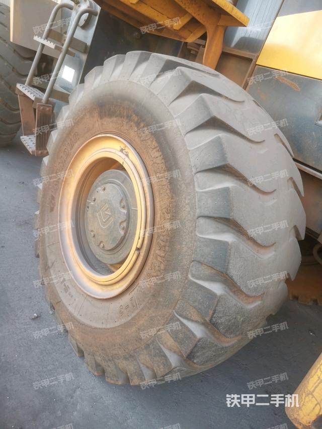 右前輪（行走機(jī)構(gòu)）