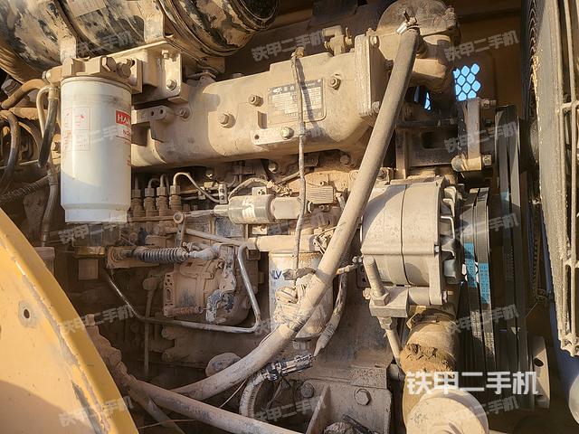 发动机右侧（整机外观及大件）