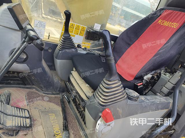 駕駛室整體(整機(jī)外觀) 駕駛室整體(整機(jī)外觀)