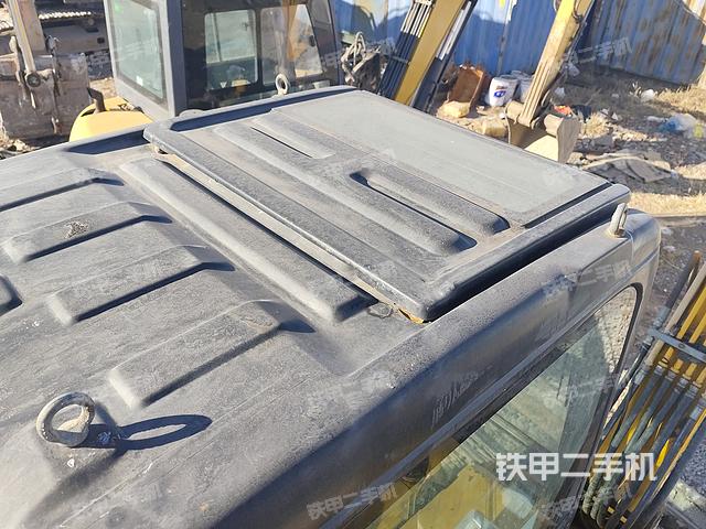 驾驶室顶部（整机外观）