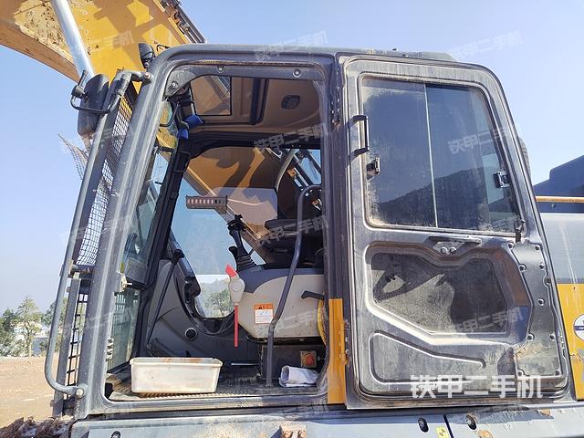 驾驶室顶部（整机外观）