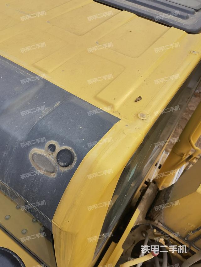 駕駛室頂部(整機(jī)外觀) 駕駛室頂部(整機(jī)外觀)